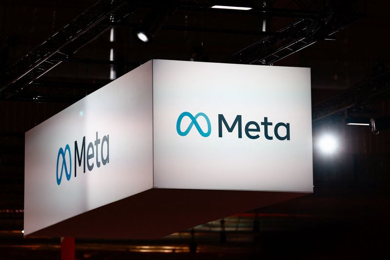 © Reuters. FILE PHOTO: A Meta logo is seen at the Viva Technology conference dedicated to innovation and startups at Porte de Versailles exhibition center in Paris, France, June 14, 2023. REUTERS/Gonzalo Fuentes/File Photo