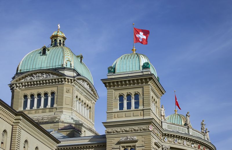&copy; Reuters. FOTO DE ARCHIVO: El edificio del Parlamento suizo (Bundeshaus) en Berna, Suiza. 11 de octubre de 2021. REUTERS/Denis Balibouse/Archivo