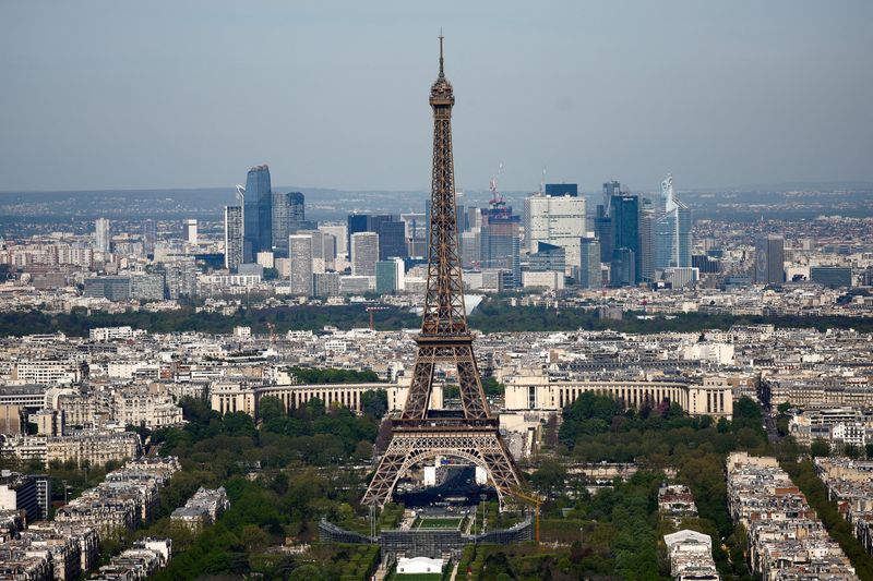 &copy; Reuters. FILE PHOTO: General view of the Eiffel Tower Stadium, under construction for the Paris 2024 Olympic and Paralympic Games in Paris, France, April 13, 2024. REUTERS/Sarah Meyssonnier/File Photo