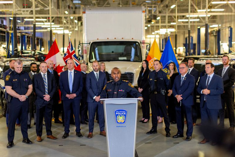 &copy; Reuters. Chief of Peel Regional Police Nishan Duraiappah speaks infront of the truck used for the heist as authorities give details of the arrests made one year after some 400 kg (882 pounds) of gold and almost 2 million U.S. dollars in cash were stolen from Toron