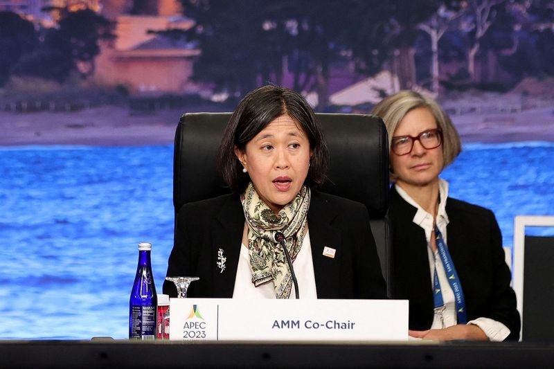 &copy; Reuters. FOTO DE ARCHIVO: La representante comercial de Estados Unidos, la embajadora Katherine Tai, habla durante la sesión inaugural de la Reunión Ministerial de la APEC (AMM) en San Francisco, California, Estados Unidos. 15 de noviembre de 2023. REUTERS/Britt
