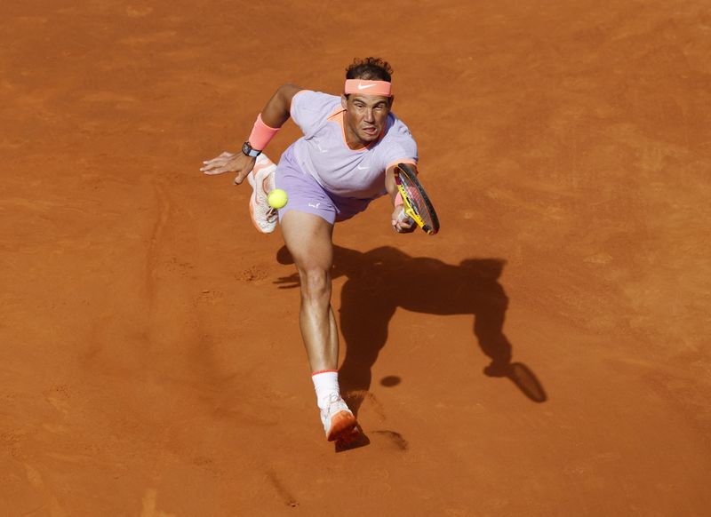 &copy; Reuters. Rafael Nadal durante su partido contra el australiano Alex de Miñaur en el Abierto de Barcelona, en el Real Club de Tenis, Barcelona, España - Abril 17, 2024. REUTERS/Albert Gea