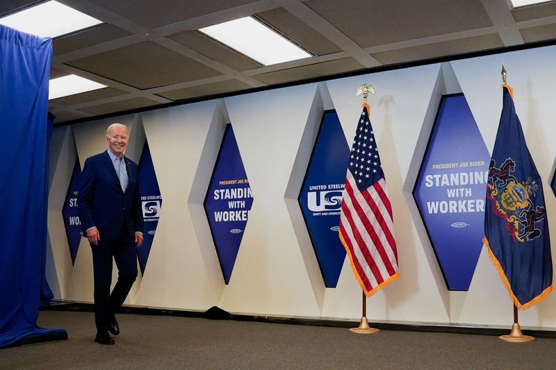 © Reuters. U.S. President Joe Biden arrives to deliver remarks at United Steel Workers headquarters in Pittsburgh, Pennsylvania, U.S., April 17, 2024. REUTERS/Elizabeth Frantz