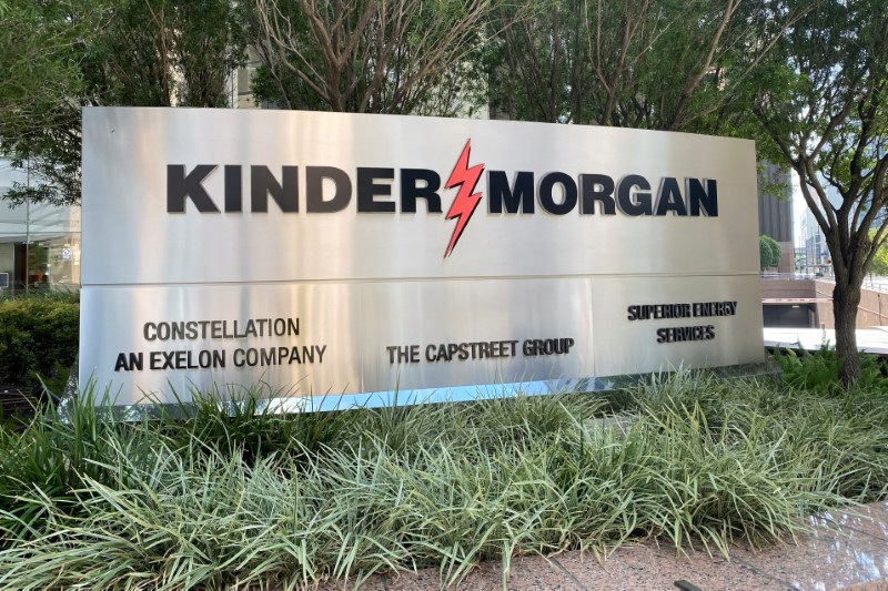 &copy; Reuters. FILE PHOTO: The headquarters of U.S. energy exporter and pipeline operator Kinder Morgan Inc. is seen in Houston, Texas, U.S. September 27, 2020. REUTERS/Gary McWilliams/File Photo