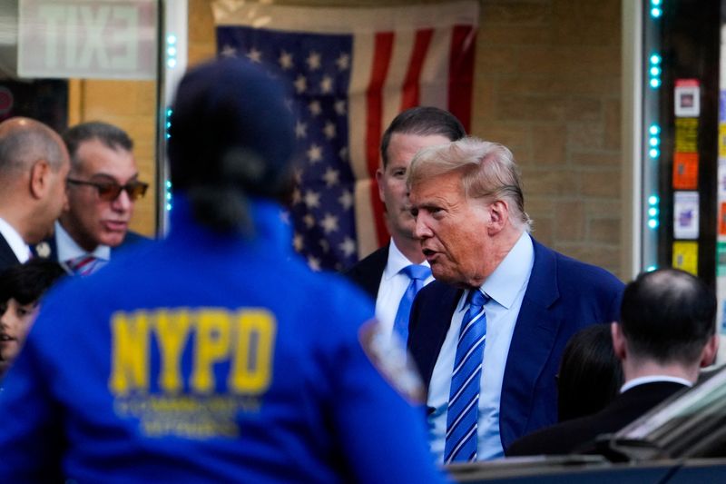 &copy; Reuters. Republican presidential candidate and former U.S. President Donald Trump holds a campaign stop at Sanaa convenient store, in the Harlem section of New York City, U.S., April 16, 2024. REUTERS/Adam Gray