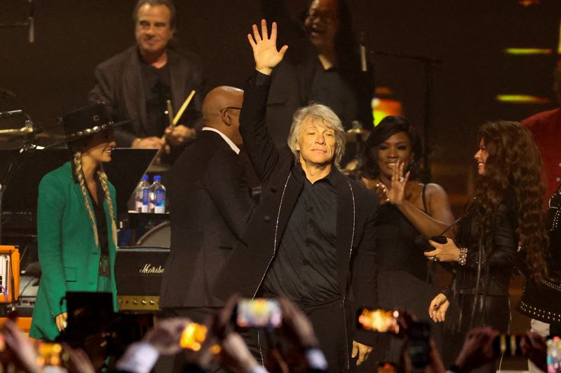&copy; Reuters. Jon Bon Jovi gesticula no palco durante gala da Personalidade do Ano da MusiCares em Los Angeles, Califórnia
02/02/2024
REUTERS/Mario Anzuoni