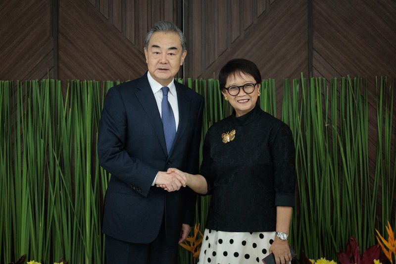 China foreign minister says Beijing and Jakarta want regional peace and stability