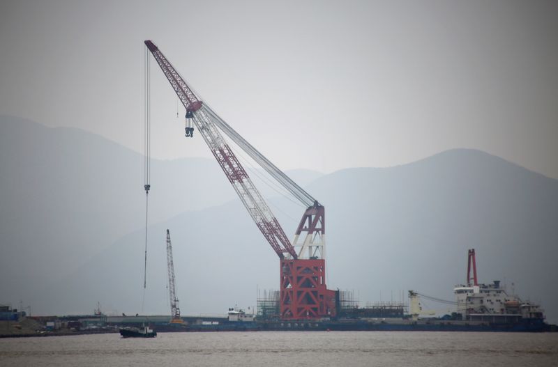 © Reuters. A crude oil terminal under construction is pictured off Ningbo Zhoushan port in Zhejiang province, China January 6, 2018. Picture taken January 6, 2018. REUTERS/Stringer/File Photo