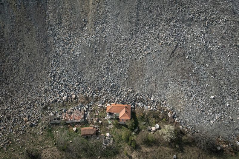 &copy; Reuters. A destroyed house is seen near an open-pit copper mine, run by a subsidiary of China's Zijin Mining, near to the village of Krivelj, Serbia, April 4, 2024. REUTERS/Marko Djurica          