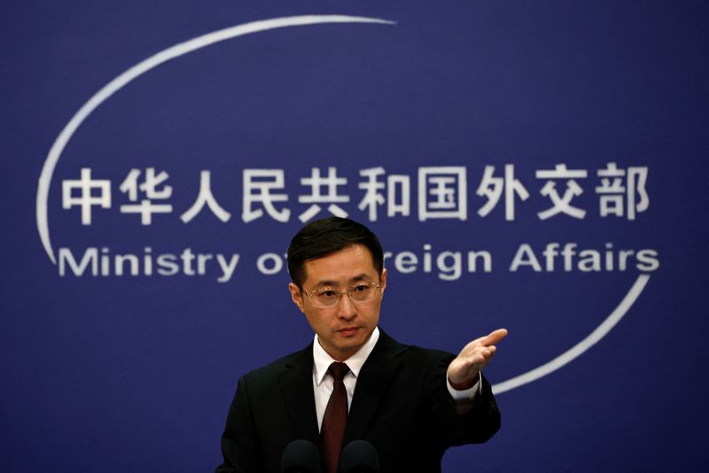 © Reuters. لين جيان المتحدث باسم وزارة الخارجية الصينية خلال مؤتمر صحفي في بكين في يوم 20 مارس آذار 2024 . تصوير:  تينغ شو وانغ - رويترز       