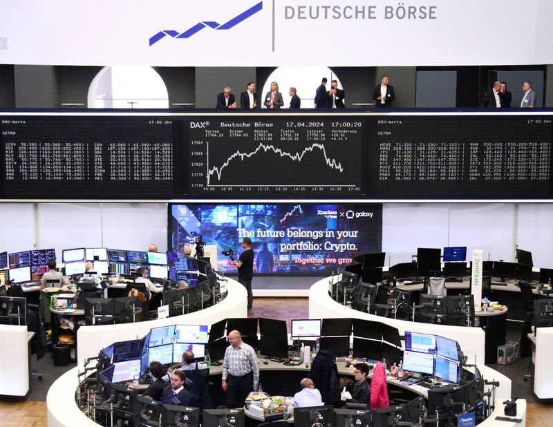 &copy; Reuters. Photo du graphique de l'indice des actions allemandes DAX à la Bourse de Francfort. /Photo prise le 17 avril 2024 à Francfort, Allemagne/REUTERS