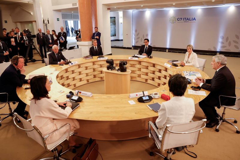 &copy; Reuters. I ministri degli Esteri del G7 in una riunione sull'isola di Capri. REUTERS/Remo Casilli/Pool