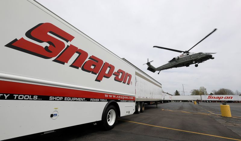 &copy; Reuters. FILE PHOTO: Marine One with U.S. President Donald Trump lands at the world headquarters of Snap-On Inc, a tool manufacturer in Kenosha, Wisconsin, U.S., April 18, 2017.  REUTERS/Kevin Lamarque/File Photo