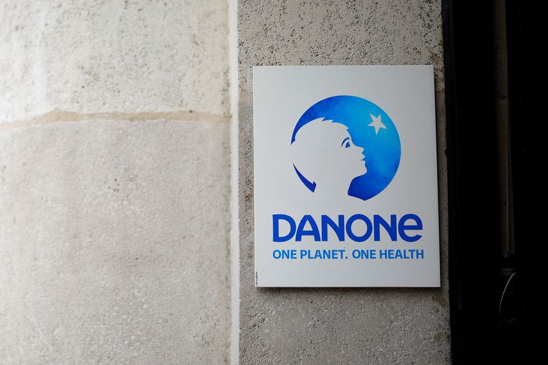 &copy; Reuters. Imagen de archivo del logo del grupo alimenticio francés Danone en su sede central en París, Francia. 5 febrero 2024. REUTERS/Sarah Meyssonnier