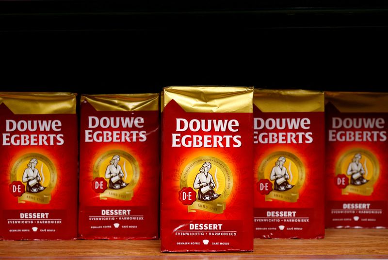 &copy; Reuters. Pacotes de café da Douwe Egberts 
22/05/2020
REUTERS/Francois Lenoir