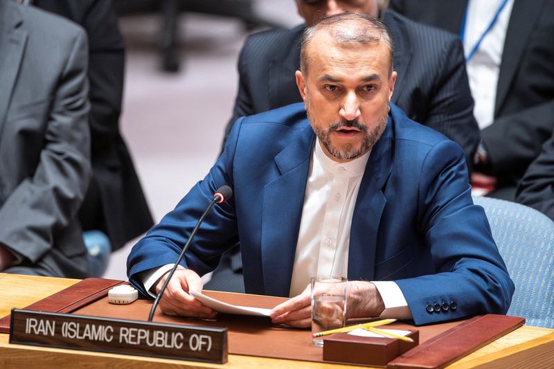 &copy; Reuters. El ministro de Asuntos Exteriores de Irán, Hossein Amir Abdollahian, habla a los miembros del Consejo de Seguridad durante una reunión para abordar la situación en Oriente Medio, incluida la cuestión palestina, en la sede de la ONU en Nueva York, Esta