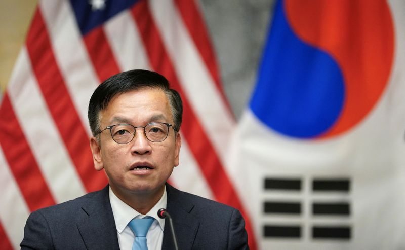 © Reuters. FILE PHOTO: Korean Finance Minister Choi Sang-mok speaks during a trilateral meeting with U.S. Treasury Secretary Janet Yellen and Japanese Finance Minister Shunichi Suzuki on the sidelines of the IMF/G20 meetings, at the U.S. Treasury in Washington, U.S., April 17, 2024.  REUTERS/Kevin Lamarque/File Photo