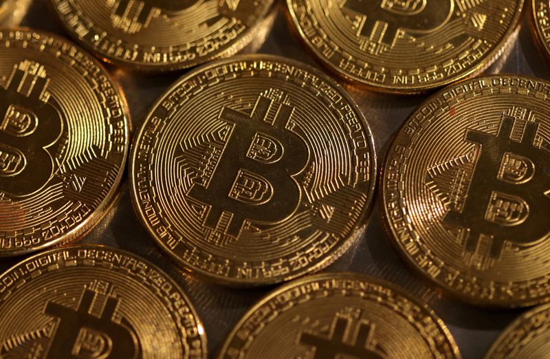 © Reuters. FILE PHOTO: Representations of cryptocurrency Bitcoin are seen in this illustration, August 10, 2022. REUTERS/Dado Ruvic/Illustration/File Photo