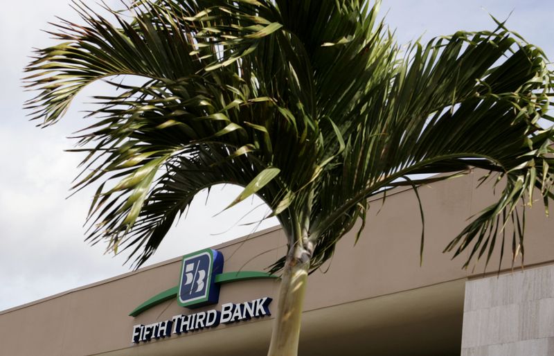 &copy; Reuters. FILE PHOTO: A branch location of Fifth Third Bank is shown in Boca Raton, Florida, January 21, 2010. REUTERS/Joe Skipper/File Photo