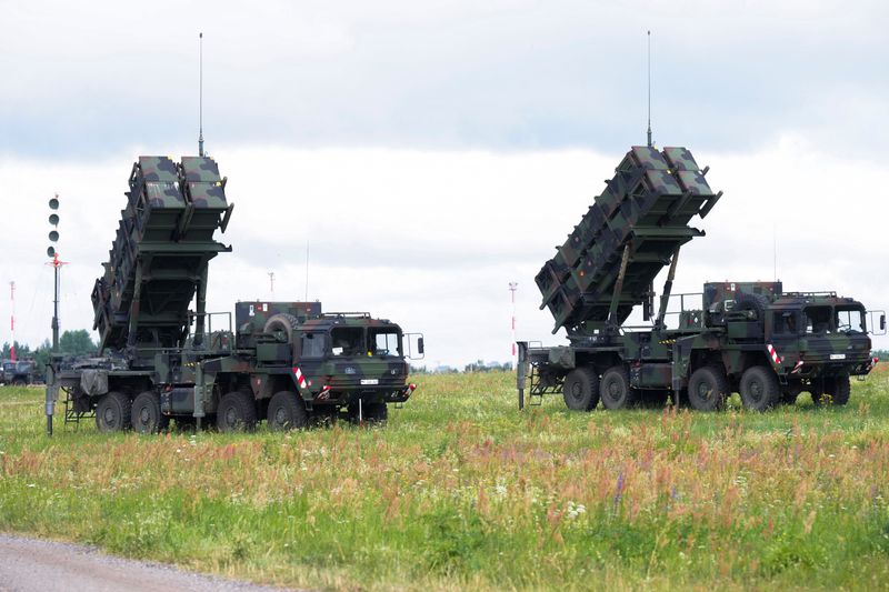 &copy; Reuters. FOTO DE ARCHIVO. Unidades del sistema de defensa aérea Patriot alemán en el aeropuerto de Vilna, antes de una cumbre de la OTAN, en Vilna, Lituania, el 10 de julio de 2023. REUTERS/Ints Kalnins