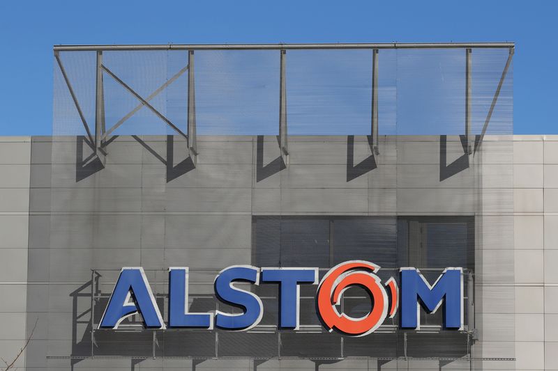 © Reuters. A logo of Alstom is seen at the Alstom's plant in Semeac near Tarbes, France, February 15, 2019.   REUTERS/Regis Duvignau/ File photo
