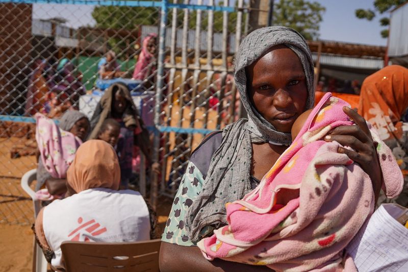 &copy; Reuters. نازحون سودانيون بمخيم زمزم للنازحين قرب الفاشر بشمال دارفور في صورة حصلت عليها رويترز من منظمة أطباء بلا حدود في يناير كانون الثاني 2024.
