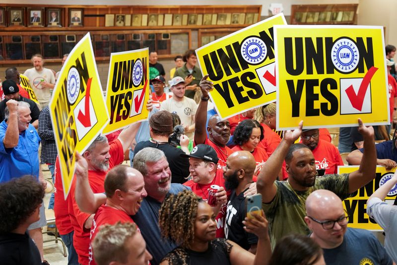 &copy; Reuters. People react as the result of a vote comes in favour of the hourly factory workers at Volkswagen's assembly plant to join the United Auto Workers (UAW) union, at a watch party in Chattanooga, Tennessee, U.S., April 19, 2024.  REUTERS/Seth Herald