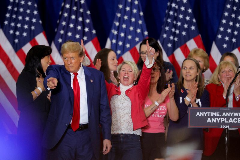&copy; Reuters. FOTO DE ARCHIVO: El candidato presidencial republicano y expresidente de Estados Unidos Donald Trump durante un acto de campaña en Green Bay, Wisconsin, Estados Unidos, el 2 de abril de 2024. REUTERS/Brian Snyder/Archivo