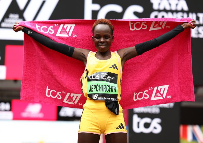 &copy; Reuters. Athletics - London Marathon - London, Britain - April 21, 2024  Kenya's Peres Jepchirchir celebrates after winning the women's elite race REUTERS/Matthew Childs
