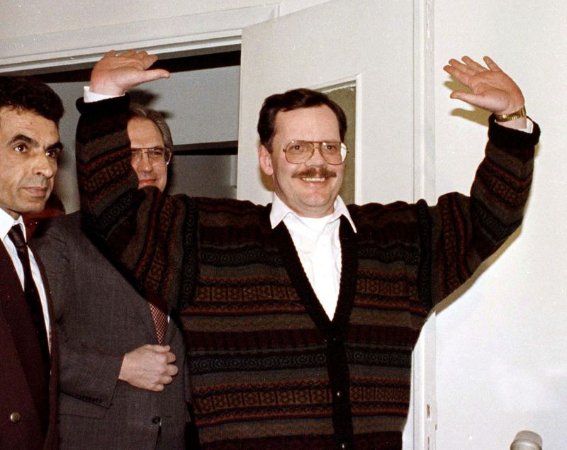 &copy; Reuters. FILE PHOTO: Freed U.S. hostage Terry Anderson, the longest held hostage in Lebanon, is seen during his press conference in the Syrian Foreign Ministry in Damascus, December 4 1991./File Photo