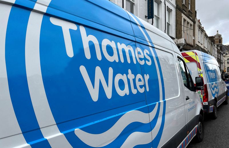 &copy; Reuters. FILE PHOTO: Thames Water vans are parked on a road as repair and maintenance work takes place, in London, Britain, April 3, 2024. REUTERS/Toby Melville/File Photo