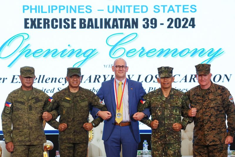 &copy; Reuters. مراسم افتتاح التدريبات العسكرية السنوية بين الفلبين والولايات المتحدة في مقر القوات المسلحة الفلبينية في مترو مانيلا بالفلبين يوم 22 أبريل 