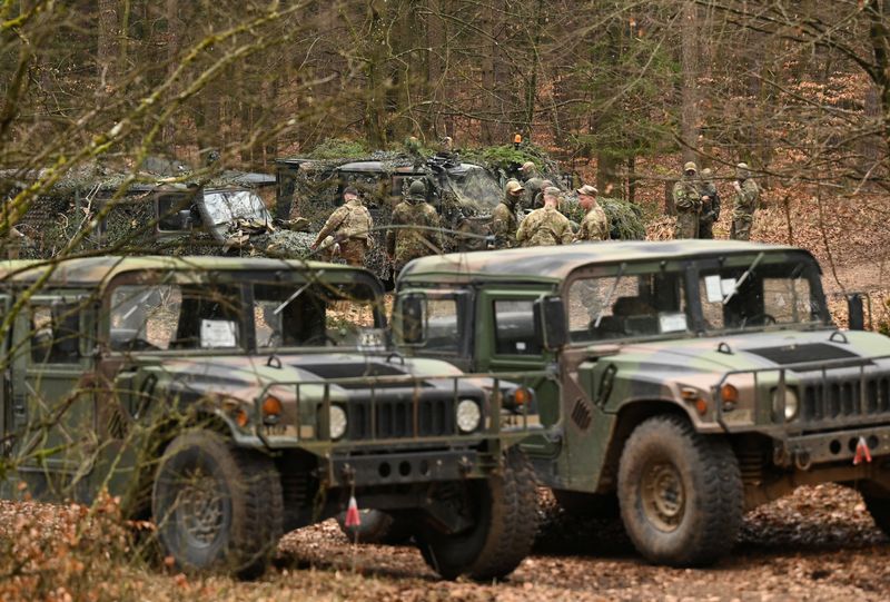 &copy; Reuters. جنود يشاركون في تمرين متعدد الجنسيات في إحدى منشآت تدريب الجيش الأمريكي بجنوب ألمانيا يوم 14 مارس آذار 2024. تصوير: أنجليكا فارموت - رويترز         
