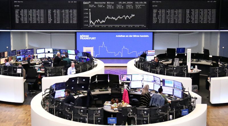 &copy; Reuters. FOTO DE ARCHIVO: El índice de precios de las acciones alemanas DAX en la bolsa de Fráncfort, Alemania. 19 de abril de 2024. REUTERS/Staff