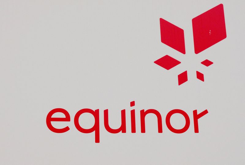 &copy; Reuters. FILE PHOTO: Equinor's logo is seen next to the company's headquarters in Stavanger, Norway December 5, 2019. REUTERS/Ints Kalnins/File Photo