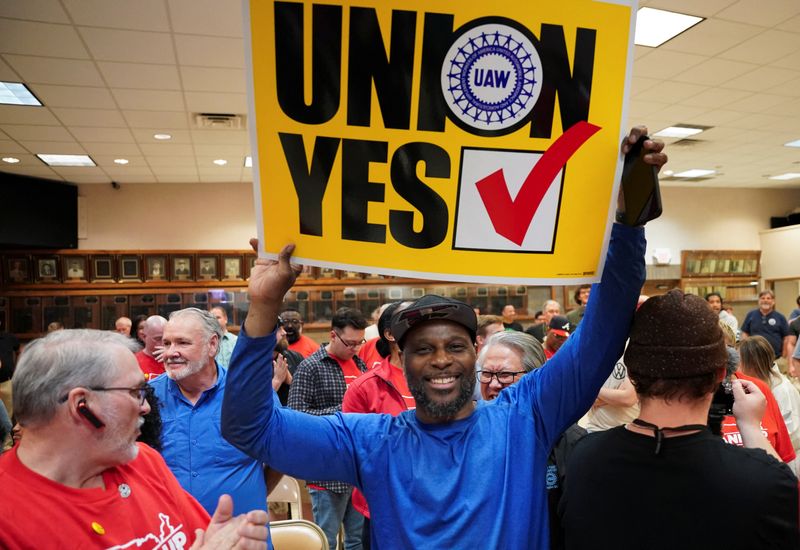 &copy; Reuters. FILE PHOTO: A person holds a placard that says "Union Yes" as the result of a vote comes in favour of the hourly factory workers at Volkswagen's assembly plant to join the United Auto Workers (UAW) union, at a watch party in Chattanooga, Tennessee, U.S., 