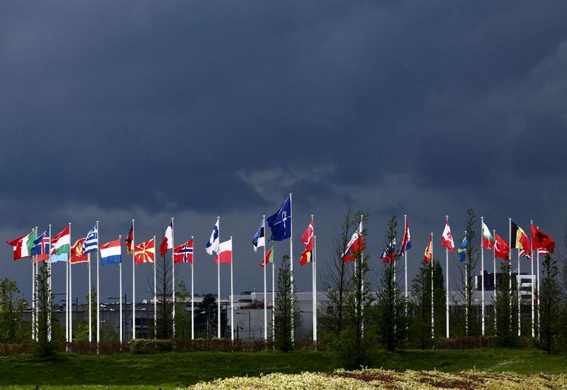 &copy; Reuters. Bandeiras na sede da Otan em Bruxelas
 17/4/2024   REUTERS/Yves Herman