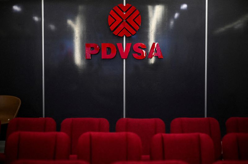 &copy; Reuters. Foto de archivo del logo de PDVSA en las oficinas de la empresa en Caracas 

Dic 18, 2023. REUTERS/Gaby Oraa/File Photo - RC2RZ4AGQGPI