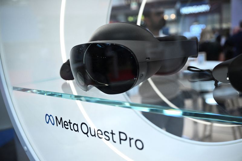 &copy; Reuters. Meta Quest Pro goggles are displayed during a trade fair in Hannover Messe, in Hanover, Germany, April 22, 2024.  REUTERS/Annegret Hilse