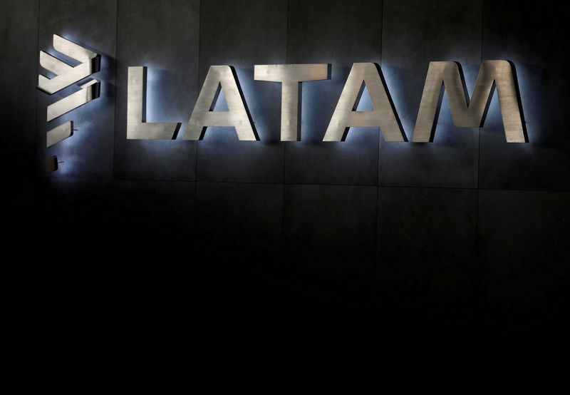 &copy; Reuters. Logo da Latam em aeroporto de Santiago, Chile
25/4/2019  REUTERS/Rodrigo Garrido/Arquivo