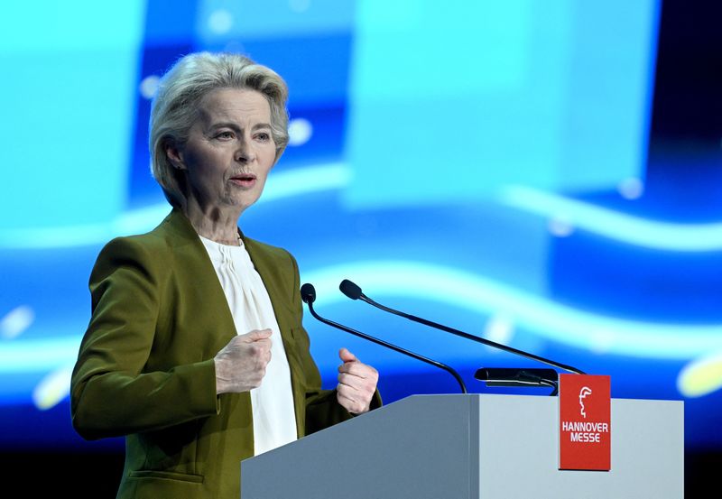 &copy; Reuters. La presidente della Commissione europea Ursula von der Leyen parla durante la cerimonia di apertura della fiera industriale Hannover Messe, incentrata su produzione a zero emissioni, industria 4.0, energia per l'industria, intelligenza artificiale, idroge