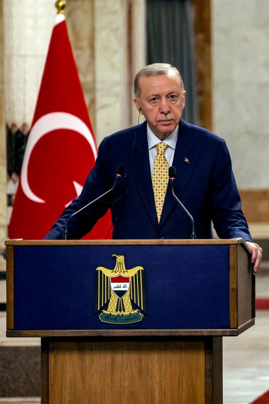 &copy; Reuters. الرئيس التركي رجب طيب أردوغان يتحدث خلال مؤتمر صحفي في بغداد يوم 22 أبريل نيسان 2024. صورة لرويترز من ممثل لوكالات الأنباء.