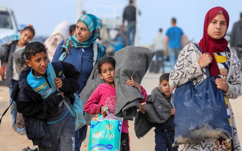 &copy; Reuters. Palestinos deslocados tentam voltar para casa no norte de Gaza
 15/4/2024   REUTERS/Ramadan Abed