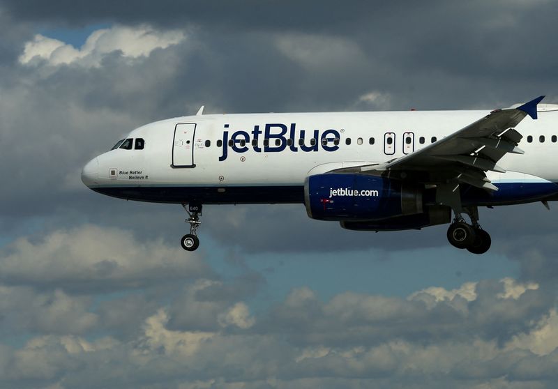 &copy; Reuters. FILE PHOTO: A JetBlue aircraft comes in to land at Long Beach Airport in Long Beach, California, U.S., January 24, 2017.   REUTERS/Mike Blake/File Photo
