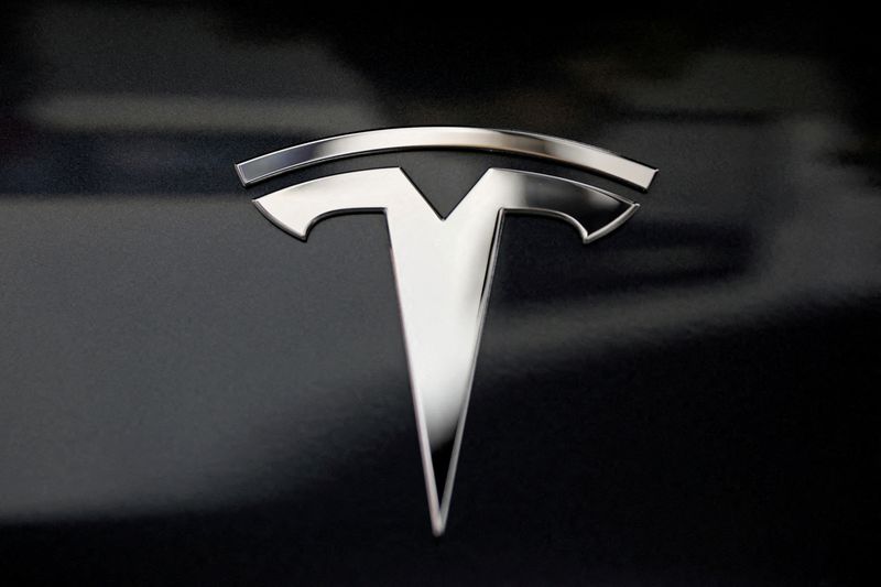 &copy; Reuters. FILE PHOTO: A Tesla logo is seen in Los Angeles, California U.S. January 12, 2018. REUTERS/Lucy Nicholson/File Photo