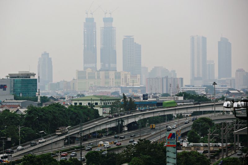 &copy; Reuters. FILE PHOTO: A general view of the city skyline of Jakarta, the capital city of Indonesia, October 30, 2021. REUTERS/Ajeng Dinar Ulfiana/File Photo
