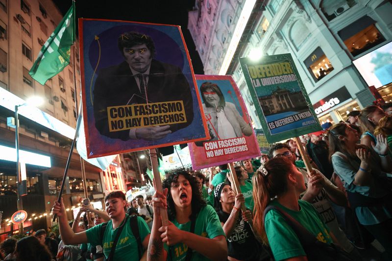 &copy; Reuters. Protesto em Buenos Aires contra cortes no orçamento da educação
23/04/2024
REUTERS/Agustin Marcarian