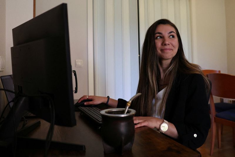 &copy; Reuters. Argentinian postdoctoral researcher in distributed systems Marianela Morales poses for a portrait at her work station in her Madrid home, Spain, April 19, 2024. REUTERS/Violeta Santos Moura