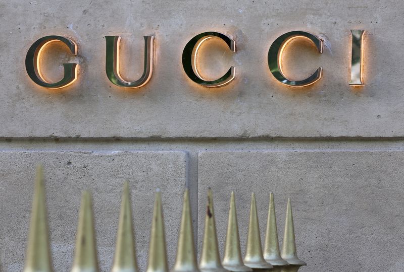 &copy; Reuters. Un logo de la maison de couture Gucci, propriété de Kering. /Photo prise le 15 avril 2024/REUTERS/Manon Cruz