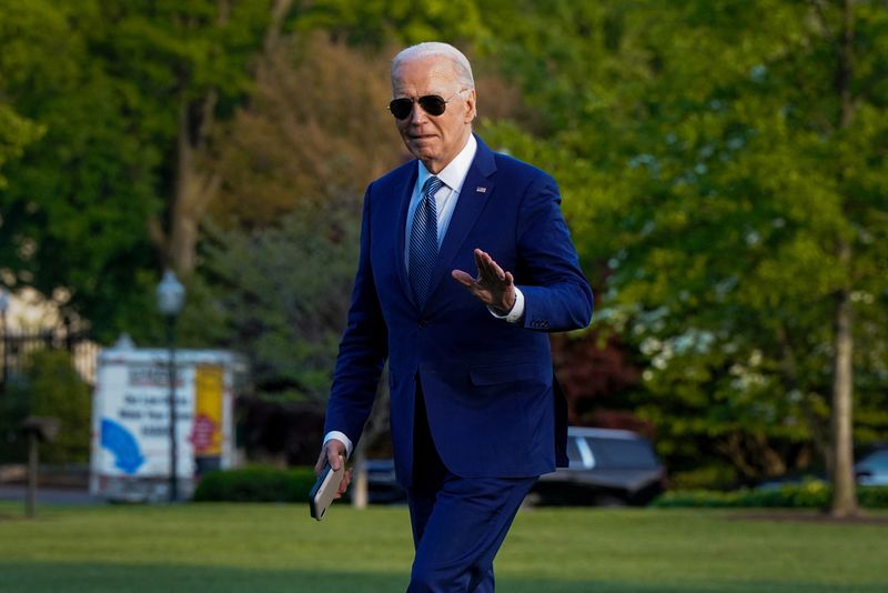 &copy; Reuters. U.S. President Joe Biden returns to the White House in Washington, U.S., April 23, 2024. REUTERS/Elizabeth Frantz